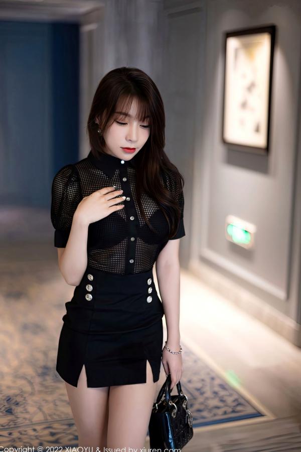   XiaoYu语画界-898-徐莉芝Booty-黑色透视上衣黑短裙丝袜私房照-性感气质诱惑居家摄影-2022.11.07第1张图片
