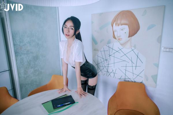    JVID-飄飄-綁架性感保險業務員第10张图片