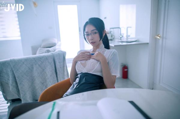    JVID-飄飄-綁架性感保險業務員第12张图片