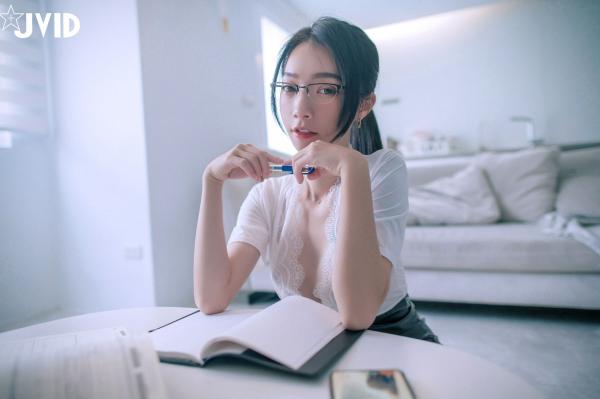    JVID-飄飄-綁架性感保險業務員第22张图片