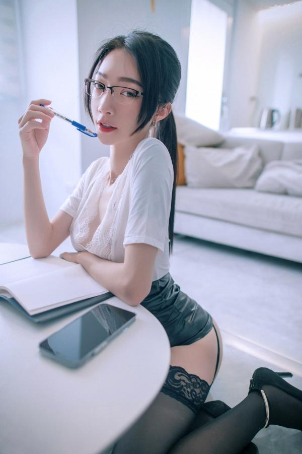    JVID-飄飄-綁架性感保險業務員第24张图片