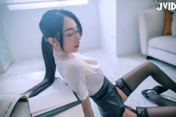    JVID-飄飄-綁架性感保險業務員第29张图片