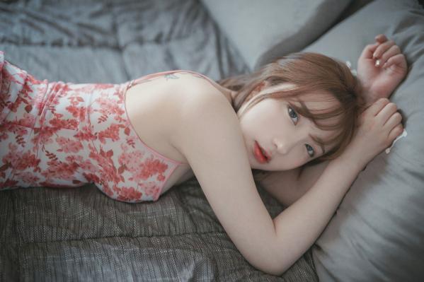    韩国美女孙乐乐Son YeEun居家度假写真，性感内衣诱惑，私房照展现极致傲人曲线第4张图片