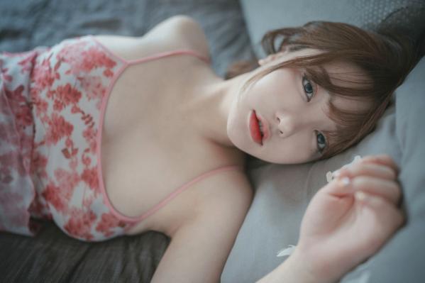    韩国美女孙乐乐Son YeEun居家度假写真，性感内衣诱惑，私房照展现极致傲人曲线第11张图片