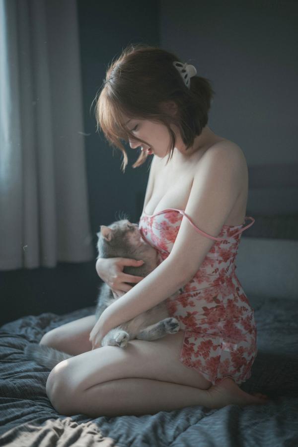    韩国美女孙乐乐Son YeEun居家度假写真，性感内衣诱惑，私房照展现极致傲人曲线第20张图片