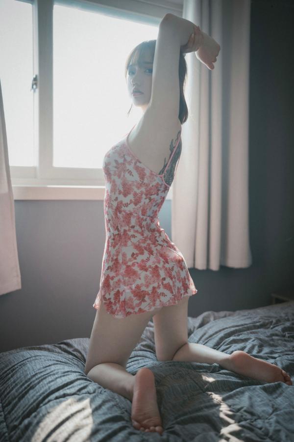    韩国美女孙乐乐Son YeEun居家度假写真，性感内衣诱惑，私房照展现极致傲人曲线第25张图片