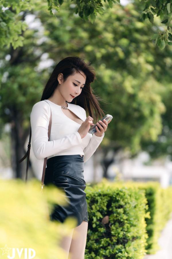    JVID-乐乐-激情车震，大尺度车内私房拍摄，性感黑色蕾丝内衣尽显傲人身材，视觉冲击力十足第3张图片