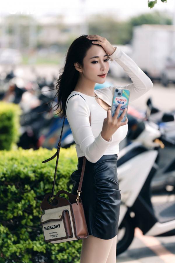    JVID-乐乐-激情车震，大尺度车内私房拍摄，性感黑色蕾丝内衣尽显傲人身材，视觉冲击力十足第5张图片