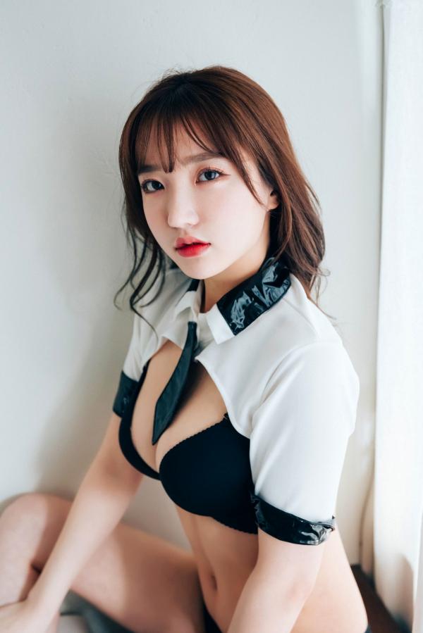    韩国美女孙乐乐Son-YeEun私房照：极致诱惑黑色内衣写真，甜美冷艳身姿展露无遗第13张图片