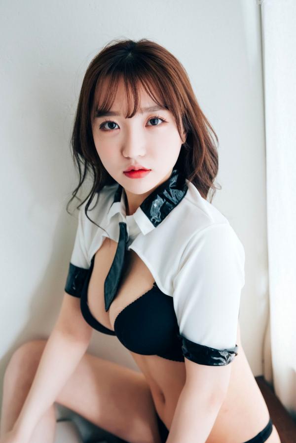    韩国美女孙乐乐Son-YeEun私房照：极致诱惑黑色内衣写真，甜美冷艳身姿展露无遗第14张图片