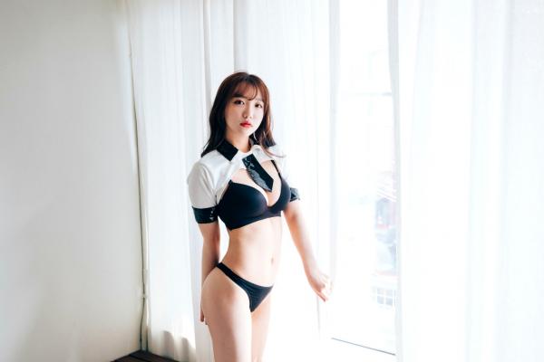    韩国美女孙乐乐Son-YeEun私房照：极致诱惑黑色内衣写真，甜美冷艳身姿展露无遗第15张图片