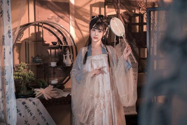    恋恋艾妮-汉服私房写真，古风雅韵与大尺度诱惑，古典美人唯美视觉盛宴第1张图片