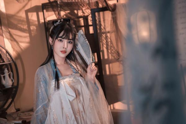    恋恋艾妮-汉服私房写真，古风雅韵与大尺度诱惑，古典美人唯美视觉盛宴第3张图片