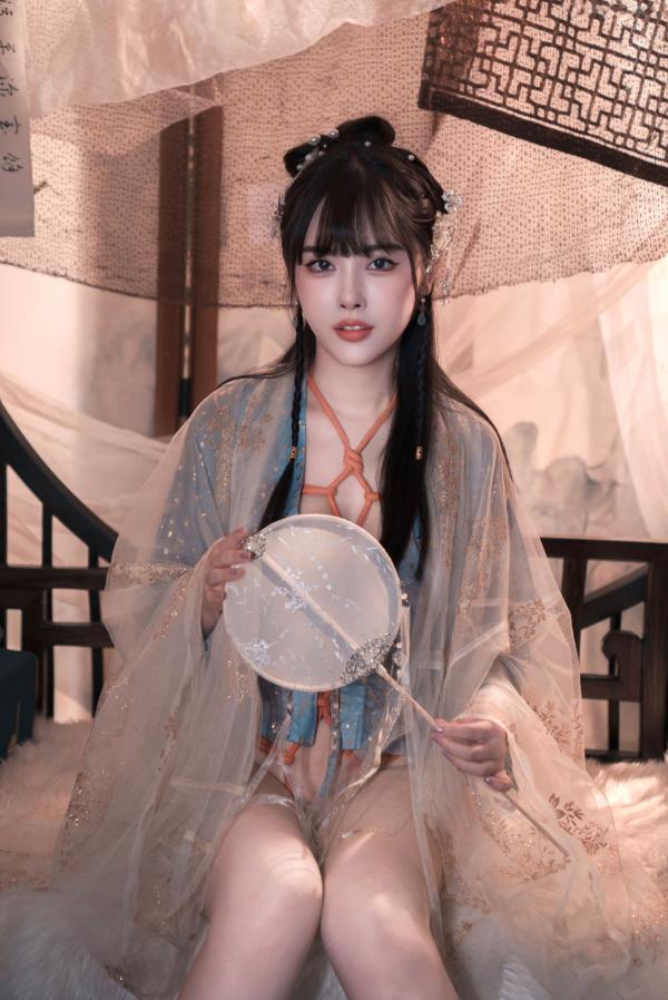    恋恋艾妮-汉服私房写真，古风雅韵与大尺度诱惑，古典美人唯美视觉盛宴第15张图片