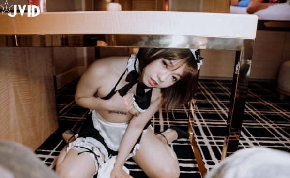   JVID雅捷《钟点女仆》系列：极致诱惑女仆角色扮演，大尺度私房写真演绎媚惑美尻，心跳加速的卧室诱惑第11张图片