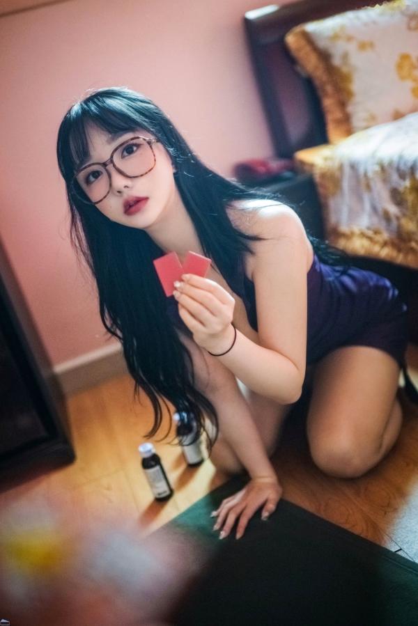    韩国美女孙乐乐Son-YeEun私房写真-大尺度家居个性纹身诱惑-Bluecake-无内裤露出第8张图片