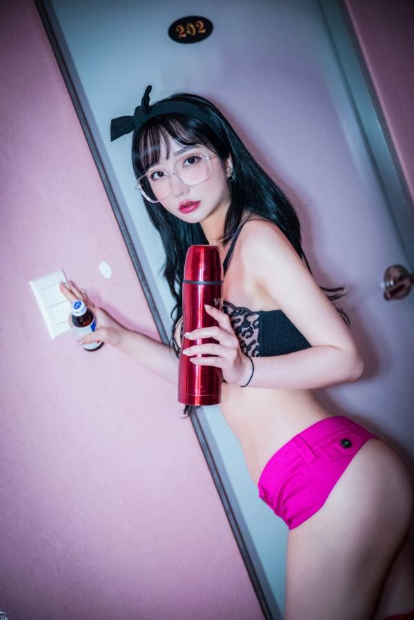    韩国美女孙乐乐Son-YeEun私房写真-大尺度家居个性纹身诱惑-Bluecake-无内裤露出第59张图片
