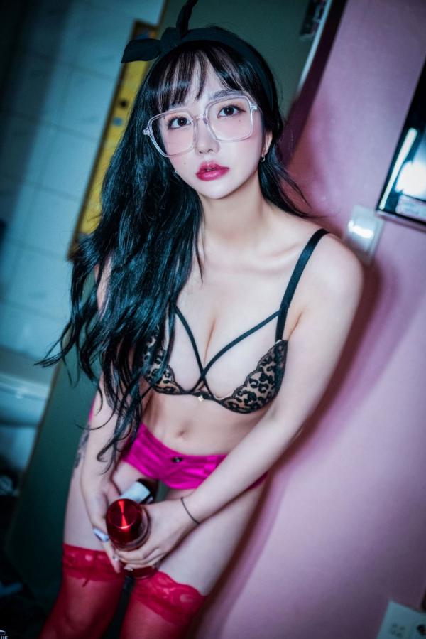    韩国美女孙乐乐Son-YeEun私房写真-大尺度家居个性纹身诱惑-Bluecake-无内裤露出第70张图片
