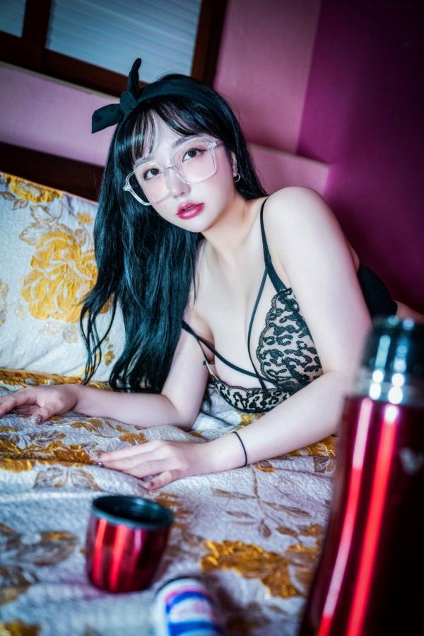    韩国美女孙乐乐Son-YeEun私房写真-大尺度家居个性纹身诱惑-Bluecake-无内裤露出第86张图片