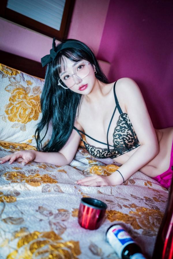    韩国美女孙乐乐Son-YeEun私房写真-大尺度家居个性纹身诱惑-Bluecake-无内裤露出第87张图片