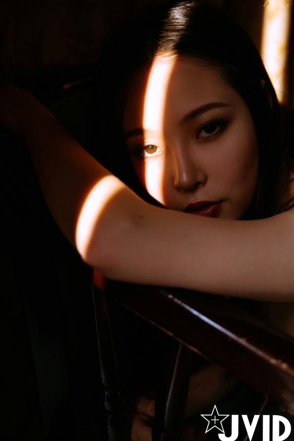    JVID女神Jenny Suen高颜值写真：一起吃份温柔的早餐，精致黑色内衣私房套图，展现冷艳气质与完美曲线，No.592第31张图片