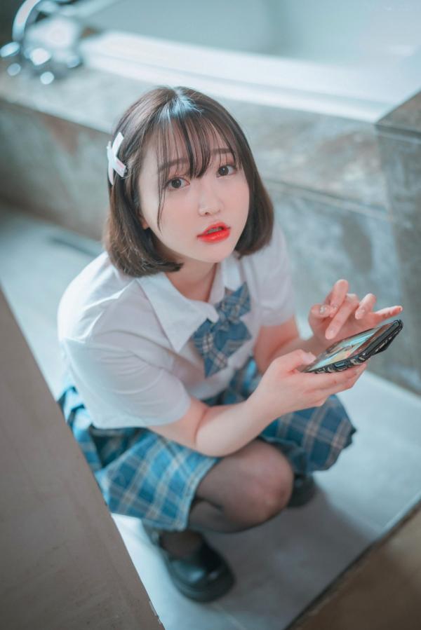    韩国美女孙乐乐Son YeEun：清纯校服诱惑、连体泳装配黑丝私房照，甜美迷人极致诱惑第1张图片