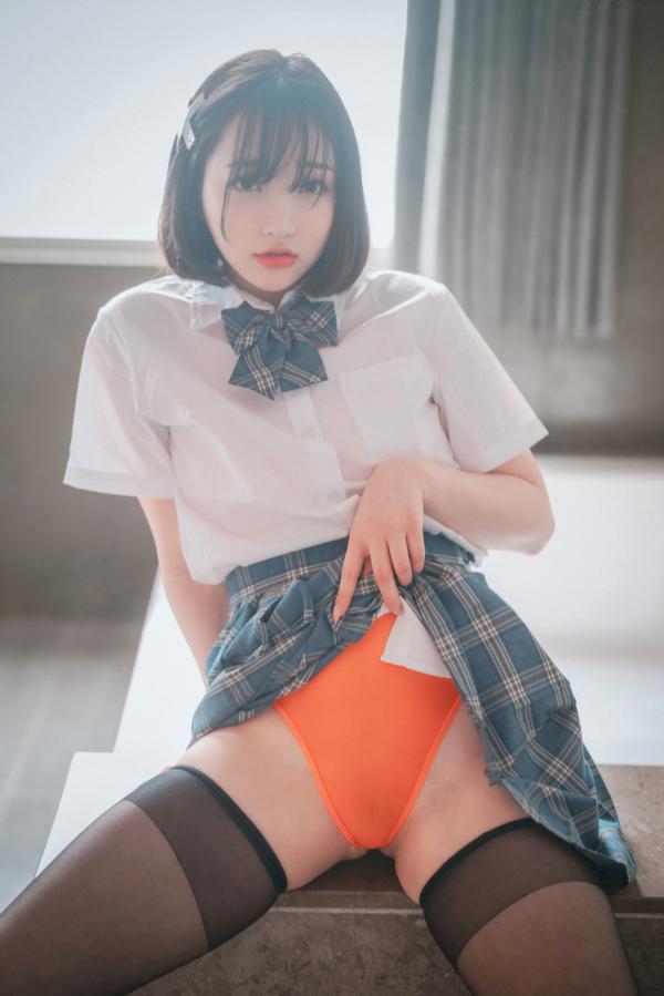    韩国美女孙乐乐Son YeEun：清纯校服诱惑、连体泳装配黑丝私房照，甜美迷人极致诱惑第17张图片