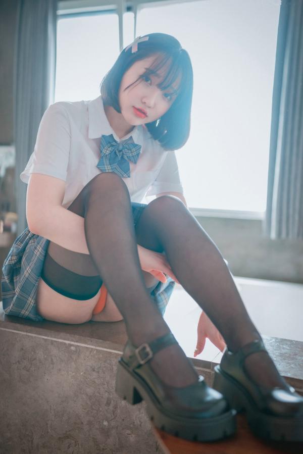    韩国美女孙乐乐Son YeEun：清纯校服诱惑、连体泳装配黑丝私房照，甜美迷人极致诱惑第34张图片
