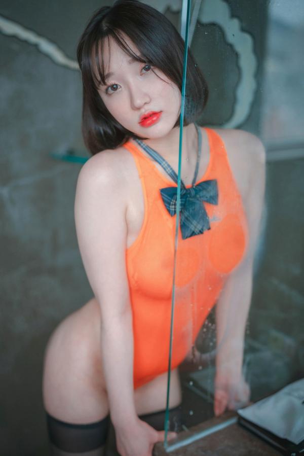    韩国美女孙乐乐Son YeEun：清纯校服诱惑、连体泳装配黑丝私房照，甜美迷人极致诱惑第116张图片