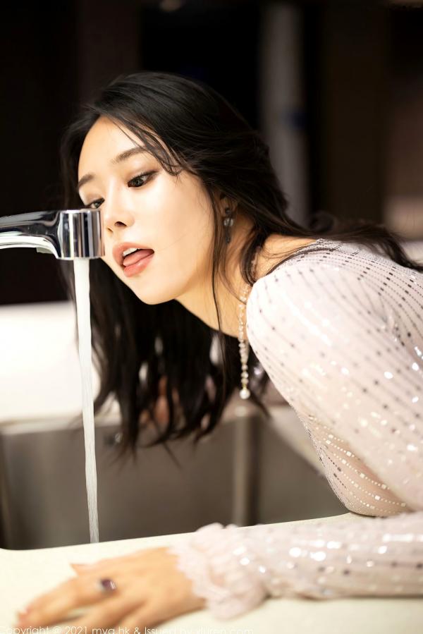    MyGirl美媛馆-蓝夏Akasha-性感白色亮片包臀连衣裙女神写真，肉丝长腿演绎优雅诱惑，气质出众，尽显迷人曲线，室内精致视觉大片第11张图片