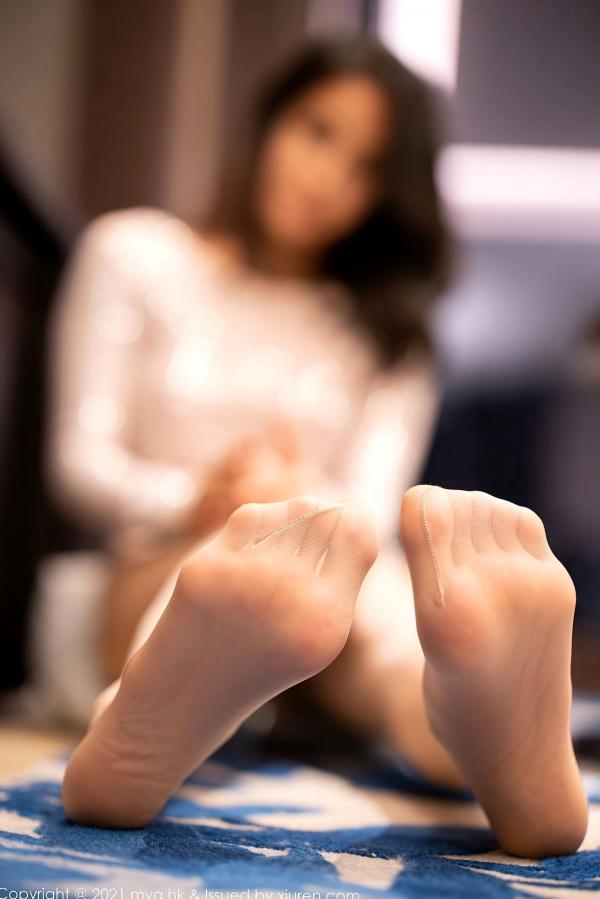    MyGirl美媛馆-蓝夏Akasha-性感白色亮片包臀连衣裙女神写真，肉丝长腿演绎优雅诱惑，气质出众，尽显迷人曲线，室内精致视觉大片第41张图片