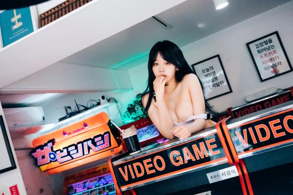    韩国美女琪雅Zia街机厅私房写真，修身连体衣展现撩人曲线，清纯少女的性感诱惑套图第10张图片