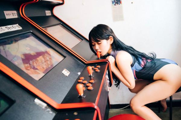    韩国美女琪雅Zia街机厅私房写真，修身连体衣展现撩人曲线，清纯少女的性感诱惑套图第49张图片