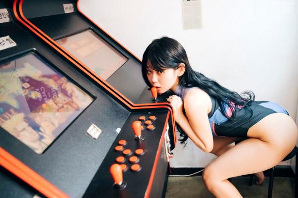    韩国美女琪雅Zia街机厅私房写真，修身连体衣展现撩人曲线，清纯少女的性感诱惑套图第50张图片