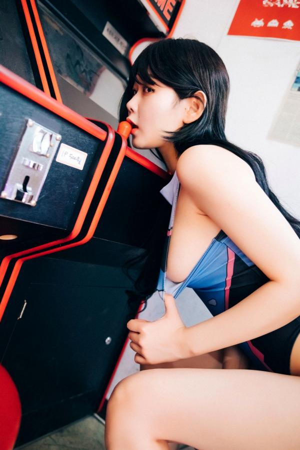    韩国美女琪雅Zia街机厅私房写真，修身连体衣展现撩人曲线，清纯少女的性感诱惑套图第54张图片