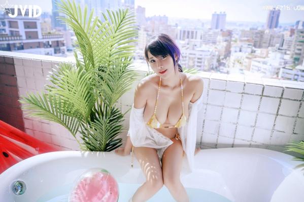    《JVID-乐乐-邻居姐姐-No.617》户外私房性感写真，城市阳台浴缸演绎火辣魅力，极致诱惑诱人眼球第14张图片