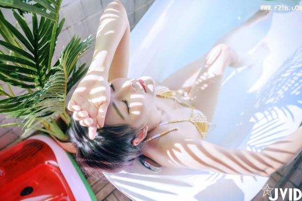    《JVID-乐乐-邻居姐姐-No.617》户外私房性感写真，城市阳台浴缸演绎火辣魅力，极致诱惑诱人眼球第28张图片