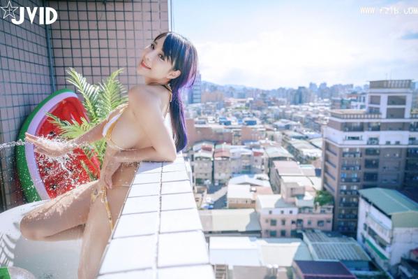    《JVID-乐乐-邻居姐姐-No.617》户外私房性感写真，城市阳台浴缸演绎火辣魅力，极致诱惑诱人眼球第51张图片