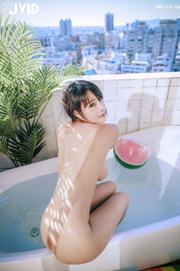    《JVID-乐乐-邻居姐姐-No.617》户外私房性感写真，城市阳台浴缸演绎火辣魅力，极致诱惑诱人眼球第142张图片