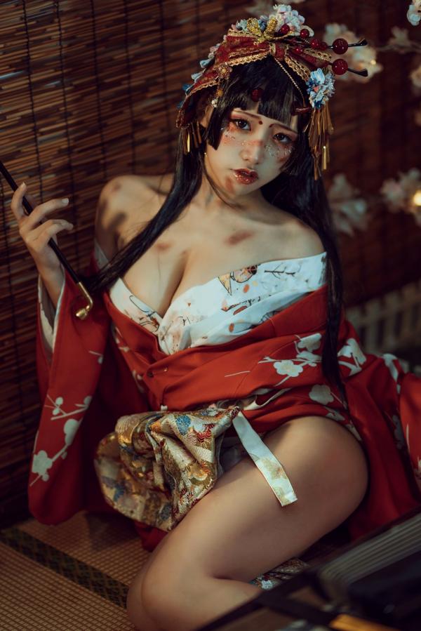    一笑芳香沁-箱庭妖怪：极致古风绳艺写真，红袍诱惑暗黑美学，极品模特抚琴私房大尺度呈现第4张图片