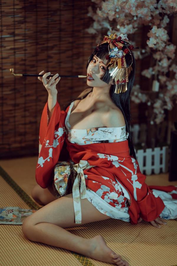    一笑芳香沁-箱庭妖怪：极致古风绳艺写真，红袍诱惑暗黑美学，极品模特抚琴私房大尺度呈现第23张图片