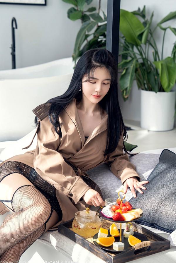    XingYan星颜社：刘钰儿、李丽莎双姝私房照，风衣搭配黑丝内衣尽显极致性感诱惑，高颜值女神酒店大尺度定格第9张图片