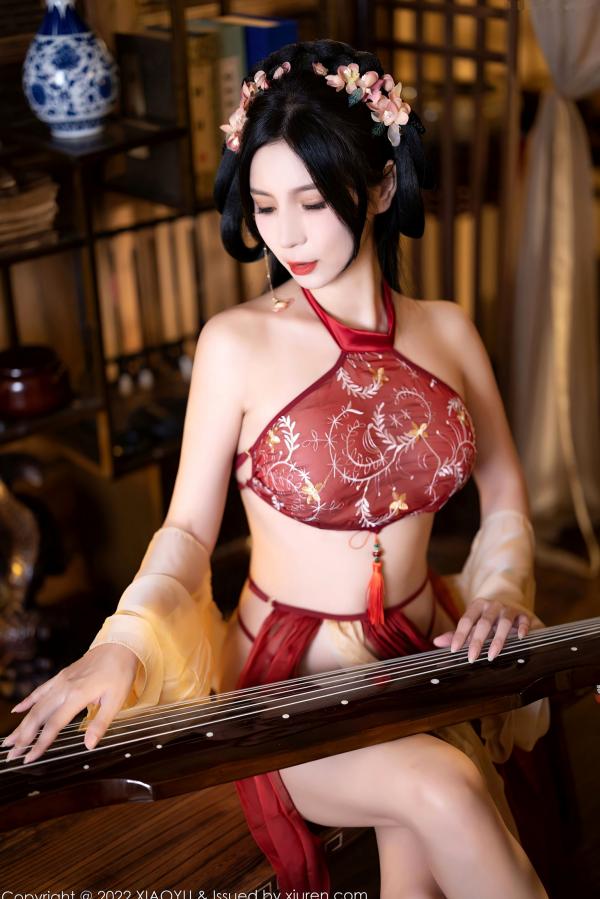    XiaoYu语画界-858：小蛮妖Yummy杭州古典旅拍，红纱古装尽显诱惑风情，伴随古琴演绎白嫩肌肤之美第24张图片
