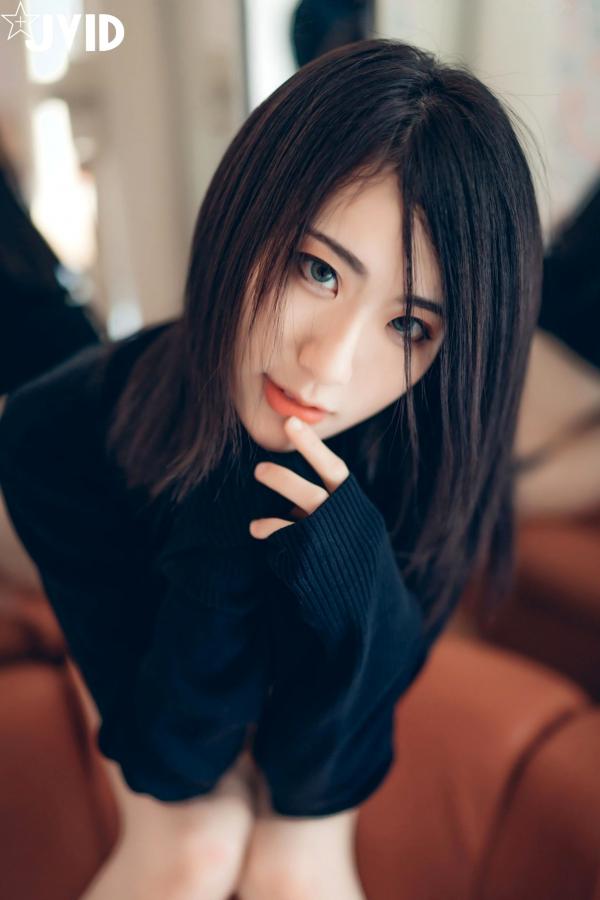    JVID-阿黎-空灵系怪奇美少女：极品骨感身材，精美室内私房写真，气质冷艳诱惑，尽显女神魅力第1张图片