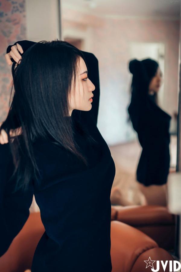    JVID-阿黎-空灵系怪奇美少女：极品骨感身材，精美室内私房写真，气质冷艳诱惑，尽显女神魅力第2张图片
