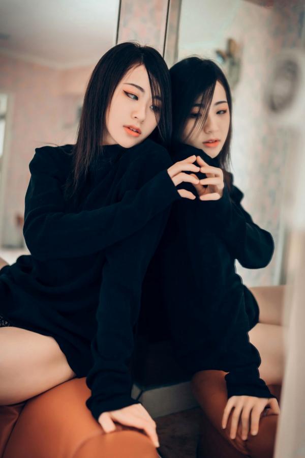    JVID-阿黎-空灵系怪奇美少女：极品骨感身材，精美室内私房写真，气质冷艳诱惑，尽显女神魅力第4张图片