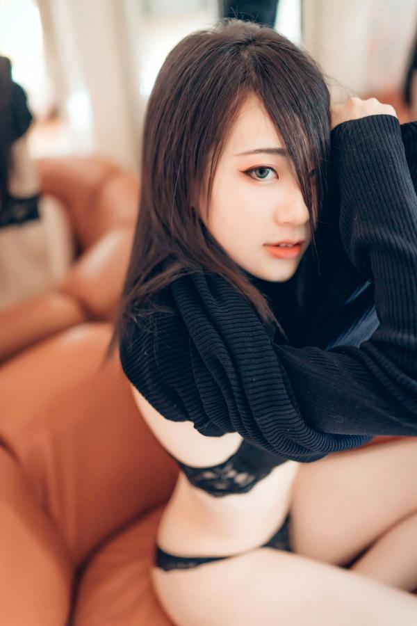    JVID-阿黎-空灵系怪奇美少女：极品骨感身材，精美室内私房写真，气质冷艳诱惑，尽显女神魅力第9张图片