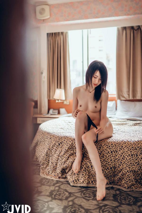    JVID-阿黎-空灵系怪奇美少女：极品骨感身材，精美室内私房写真，气质冷艳诱惑，尽显女神魅力第35张图片
