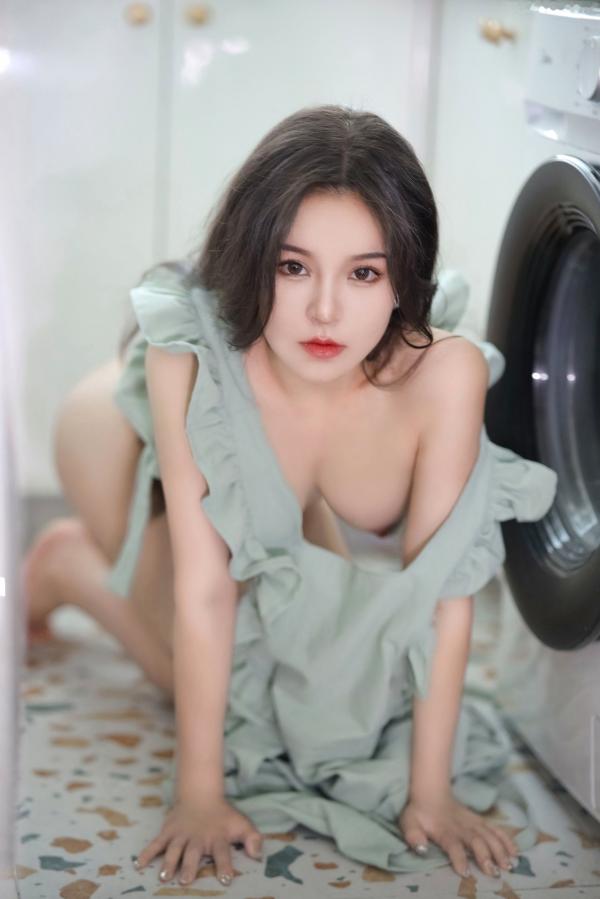    桃暖酱-厨房日记：清新围裙居家风，极致白嫩曲线诱惑，私房摄影风格大片第17张图片