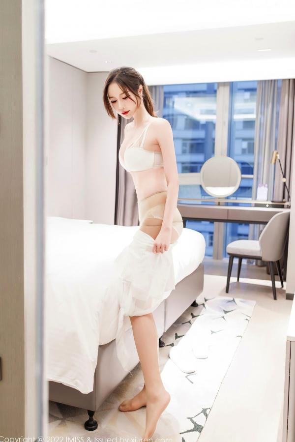   IMiss爱蜜社 Lindalinda：白色薄透连衣裙诱惑，室内私房写真，极致肉丝美腿绝美呈现（655期）第22张图片